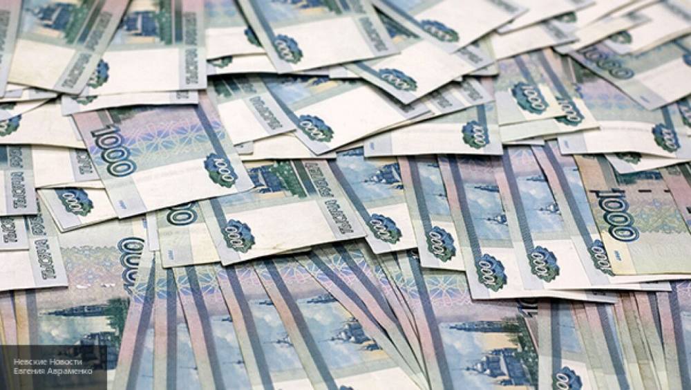 Российские банки возобновили снижение ставок по вкладам в рублях