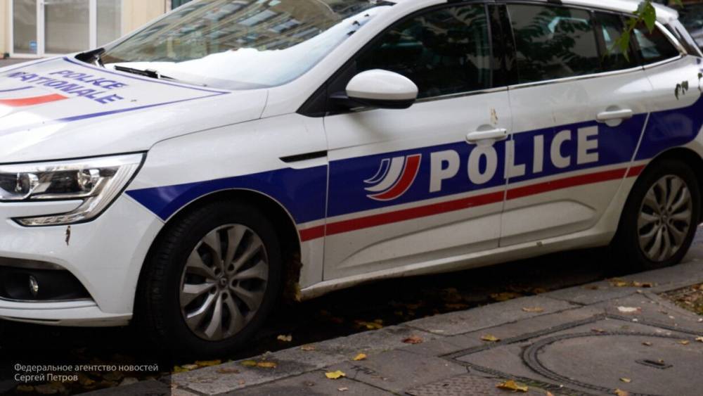 Напавший на полицейских во Франции террорист предстанет перед судом