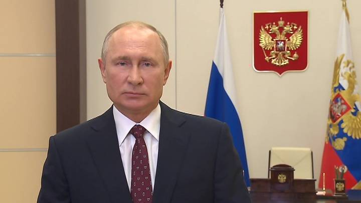 Выпускники-офицеры получили напутствие от президента Путина в День Победы