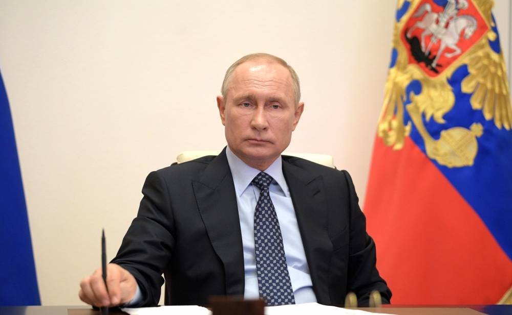 Президент РФ пообещал обеспечить достойные условия жизни военных