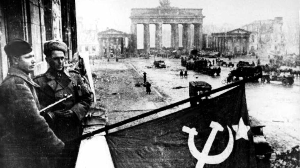 Немецкий политик указал на решающую роль советских войск в освобождении Германии