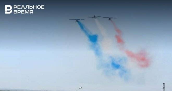 Власти Башкирии объяснили, почему пролетевшие над Уфой самолеты показали в небе французский флаг