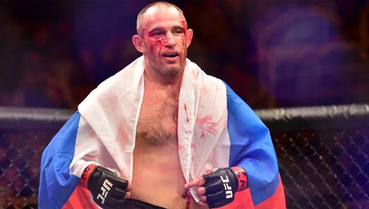 Турнир UFC 249: Алексей Олейник одержал верх над Фабрисио Вердумом