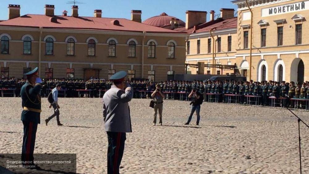 Лейтенантские погоны получили 260 выпускниц вузов Минобороны РФ