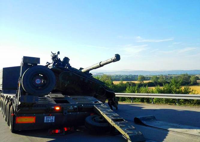 От военных в Чехии «уехал» танк: видео