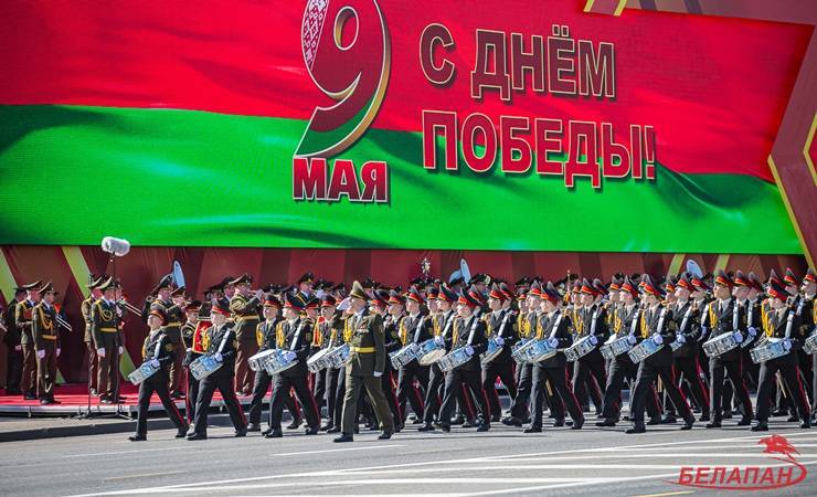 9 Мая. Лукашенко провел парад на фоне «короны». Ритуал важнее здоровья людей?