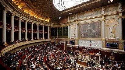 Французский парламент продлил режим ЧП в стране до 10 июля