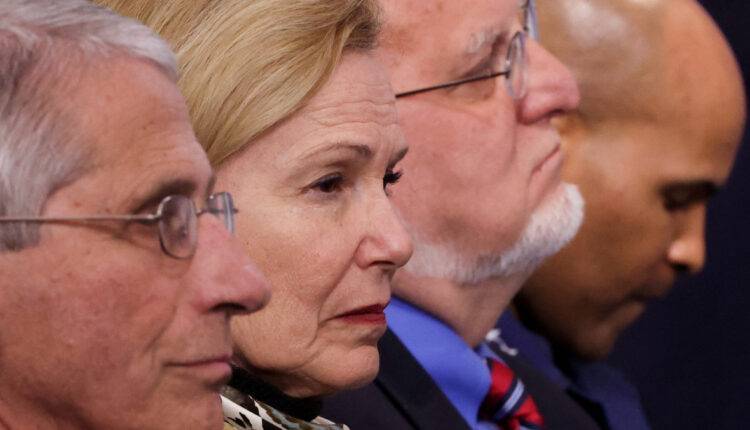 Три директора в Минздраве США ушли в изоляцию на фоне вируса в Белом доме