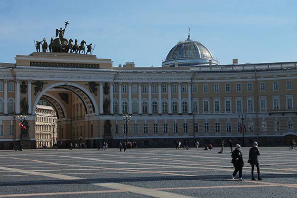 В Санкт-Петербурге продлили режим самоизоляции до лета