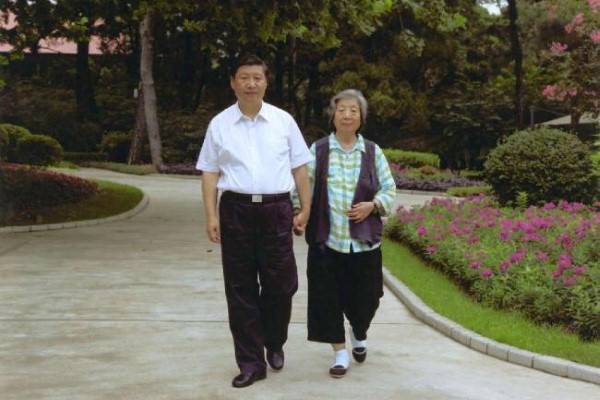 Стало известно об особой фотографии в кабинете председателя КНР Си Цзиньпина