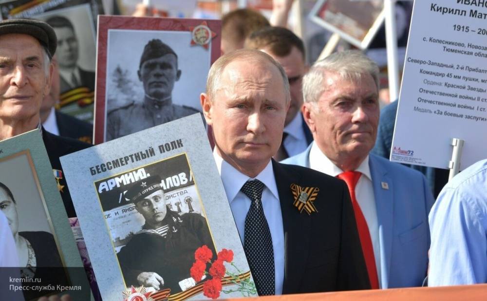 Путин объяснил важность движения "Бессмертный полк" для россиян