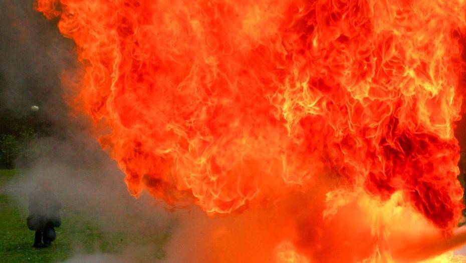 "Жесть вообще": в соцсетях показали момент возгорания на заправке под Петербургом