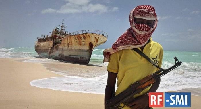 Африканские пираты похитили троих россиян и украинца с двух кораблей