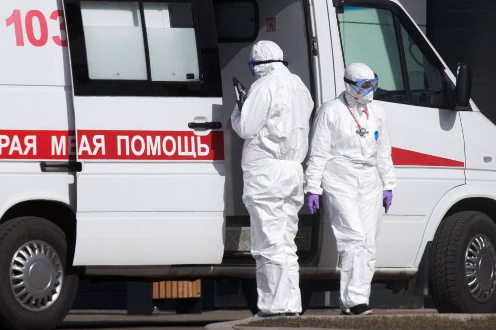 В Москве сотрудники больницы оставили у подъезда 80-летнюю женщину, которая лечилась от коронавируса