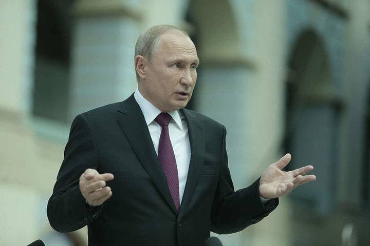 Путин назвал картину, которая его «пробрала до слез»