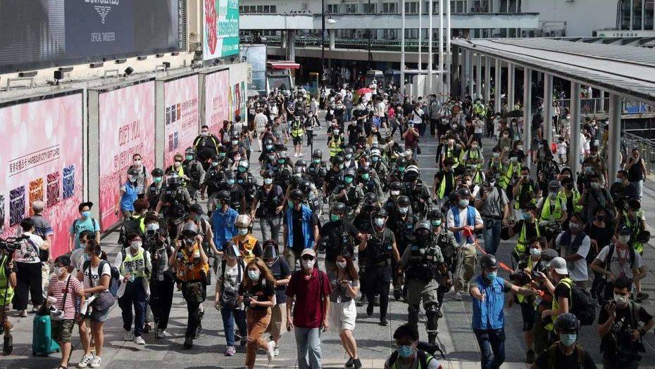 В Гонконге снова прошли антиправительственные акции. Полиция заставила участников разойтись