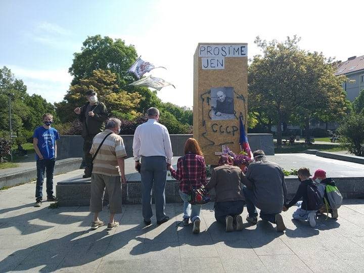 В Праге на месте памятника советскому маршалу поставили унитаз - Cursorinfo: главные новости Израиля
