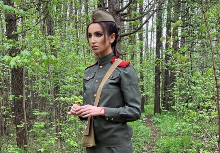 «Сплошной хайп»: Ольгу Бузову раскритиковали за снимки в военной форме