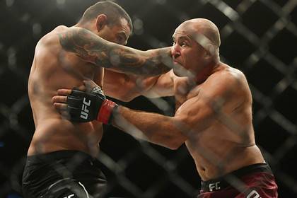 Украинские власти запретили показ боя Олейника в UFC