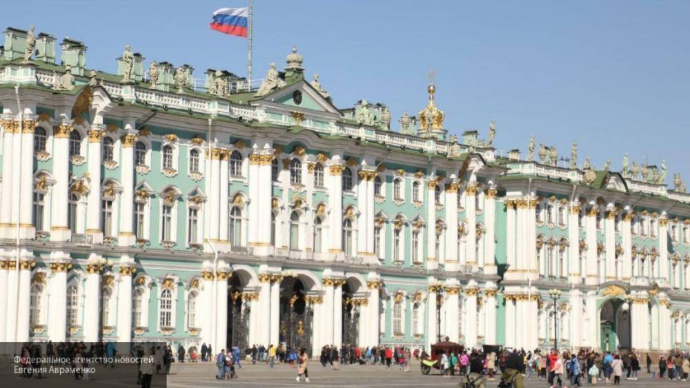Правительство РФ предоставит дополнительное финансирование Эрмитажу и Большому театру
