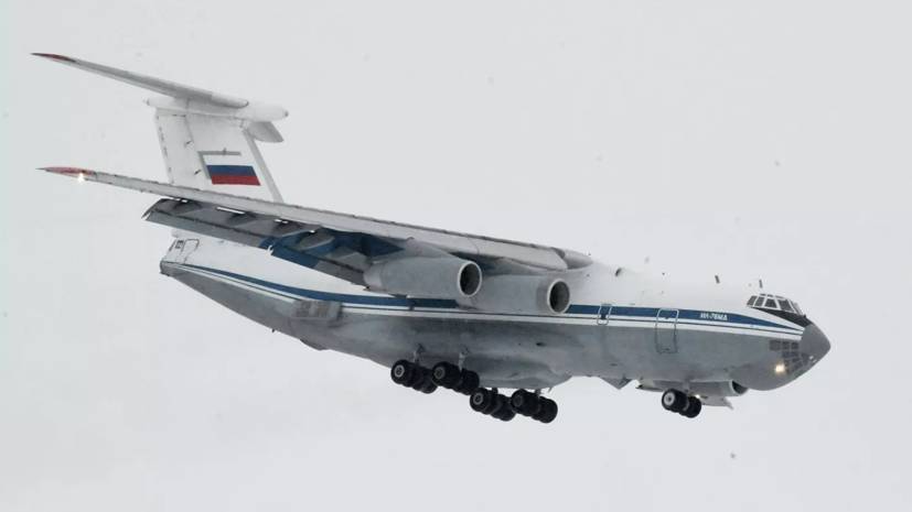 В Подмосковье сел самолёт с прибывшими из Италии российскими военными