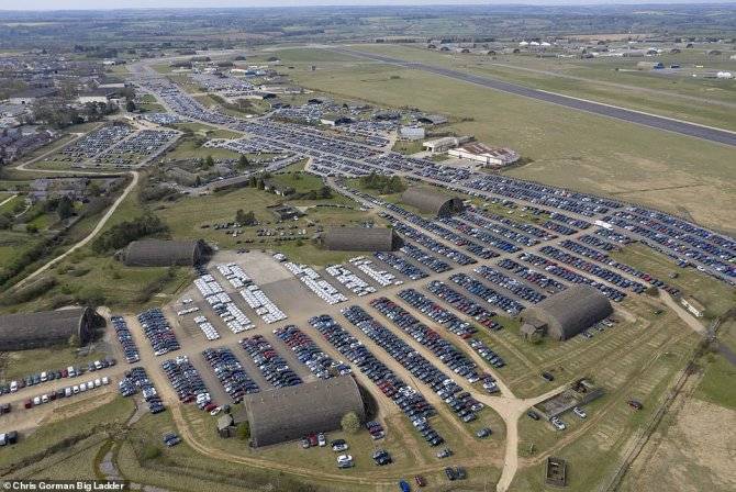 Авиабаза королевских ВВС стала парковкой для нераспроданных автомобилей на £35 млн