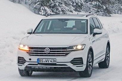 Volkswagen представит новую бензинно-электрическую версию кроссовера Touareg