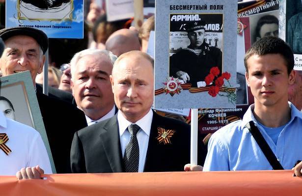 Путин объяснил значение акции «Бессмертный полк»