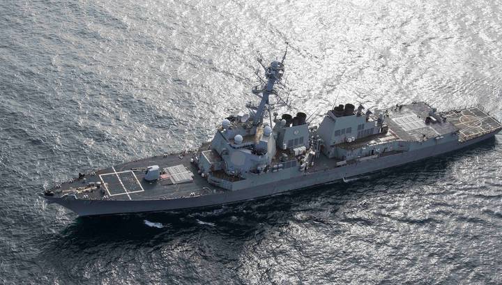 Представитель СМИ: в Оманском заливе иранский фрегат обстрелял дружественное судно