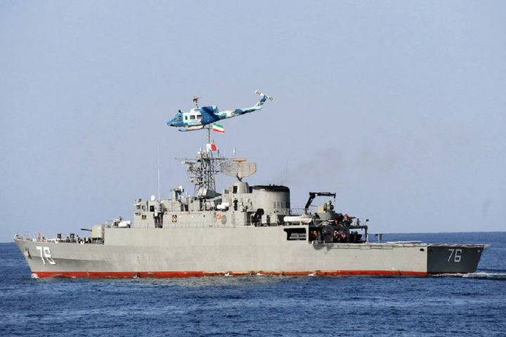 Двое погибли после обстрела фрегатом ВМС Ирана дружественного судна