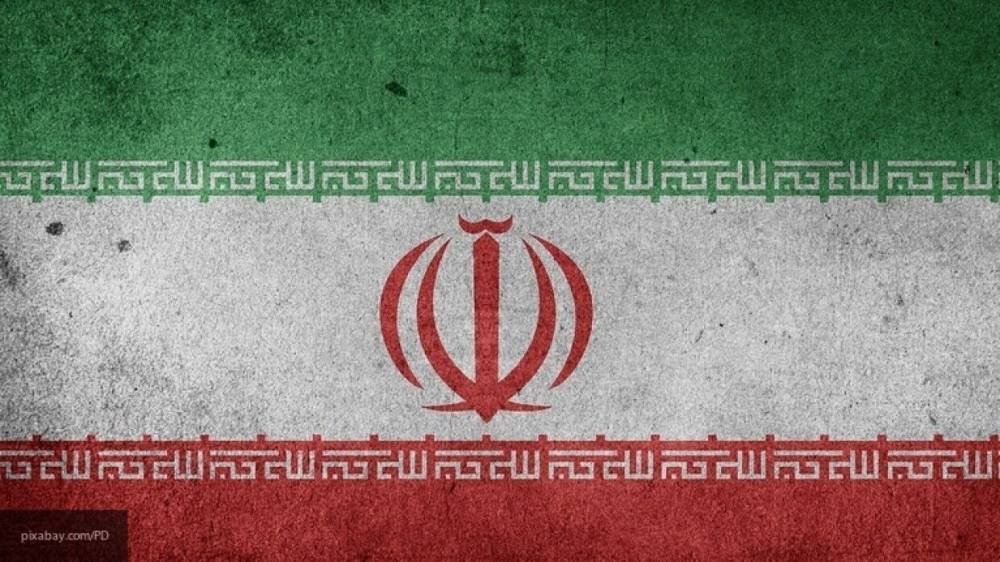 Иранский фрегат по ошибке подбил противокорабельной ракетой свое транспортное судно