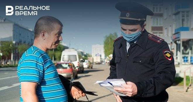 Полиция Казани проверяет покупателей и продавцов магазинов на наличие масок и перчаток