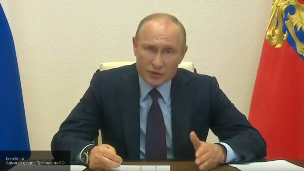 Путин поручил кабмину решить вопрос о выделении средств на выплаты соцработникам