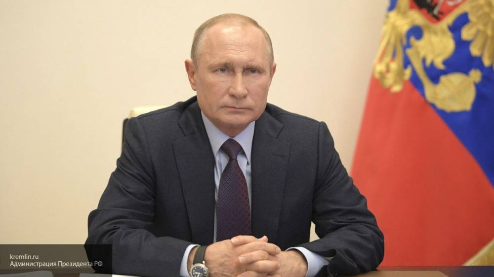 Путин поручил кабмину решение вопроса о выделении средств соцработникам