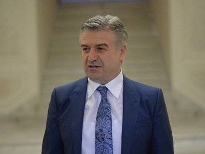 Бывший премьер-министр Армении Карен Карапетян прибыл в парламент