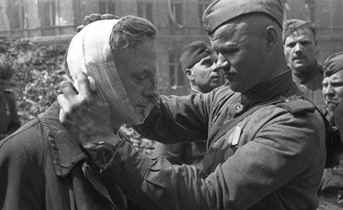 Daily Mail: «СССР был ужасен, но мы очень многим обязаны русским солдатам»
