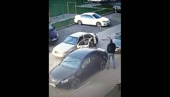 Конфликт между таксистом и мотоциклистом в Башкирии закончился стрельбой. Видео