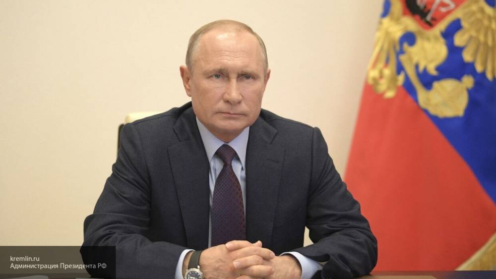 Путин обязал ЦБ и кабмин разработать меры по поддержке кредитования населения