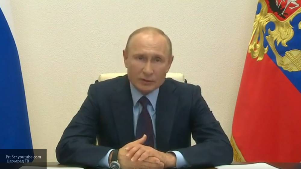 Путин сообщил о продлении полномочий глав субъектов РФ