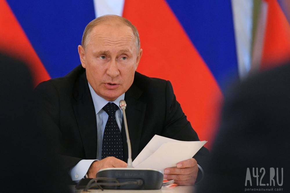 Путин ввёл доплаты для работников соцучреждений