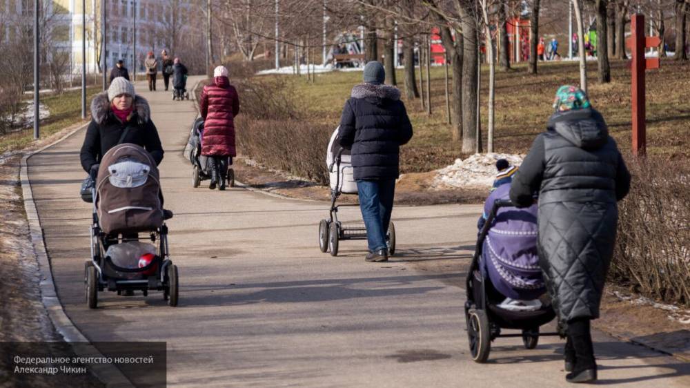 Путин предложил назначить выплаты семьям с маленькими детьми