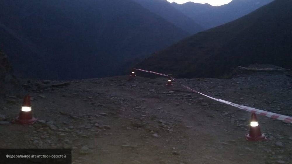 Сотрудники МЧС восстановили после камнепада дорогу к семи селам в Дагестане