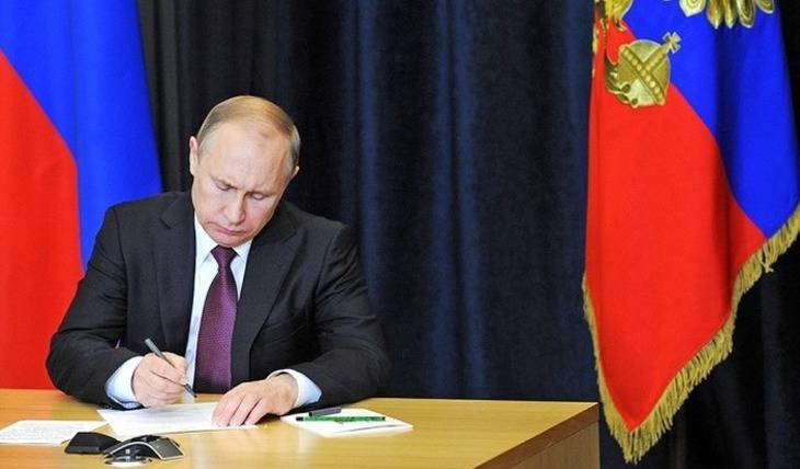 Владимир Путин объявил о выходе из режима нерабочих дней