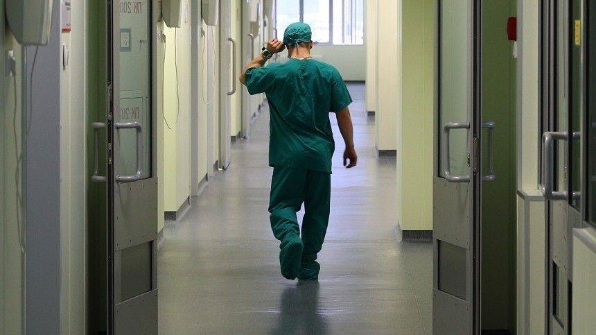 Власти прокомментировали работу волгоградских врачей с наволочками на головах