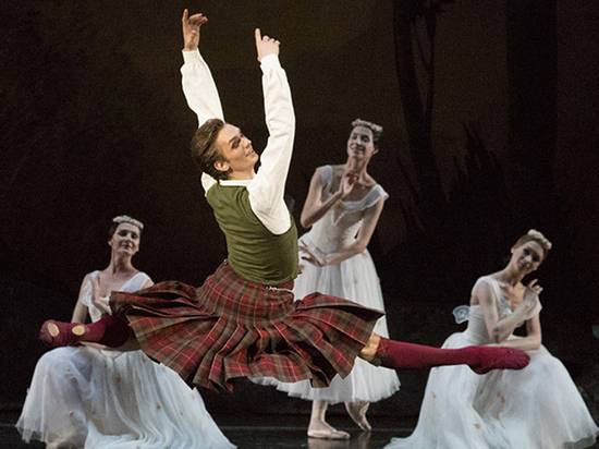 Премьер Большого театра Беляков рассказал как балетные спасают профессию на карантине