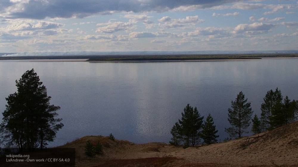 Охотник погиб при опрокидывании лодки на реке Лене в Якутии