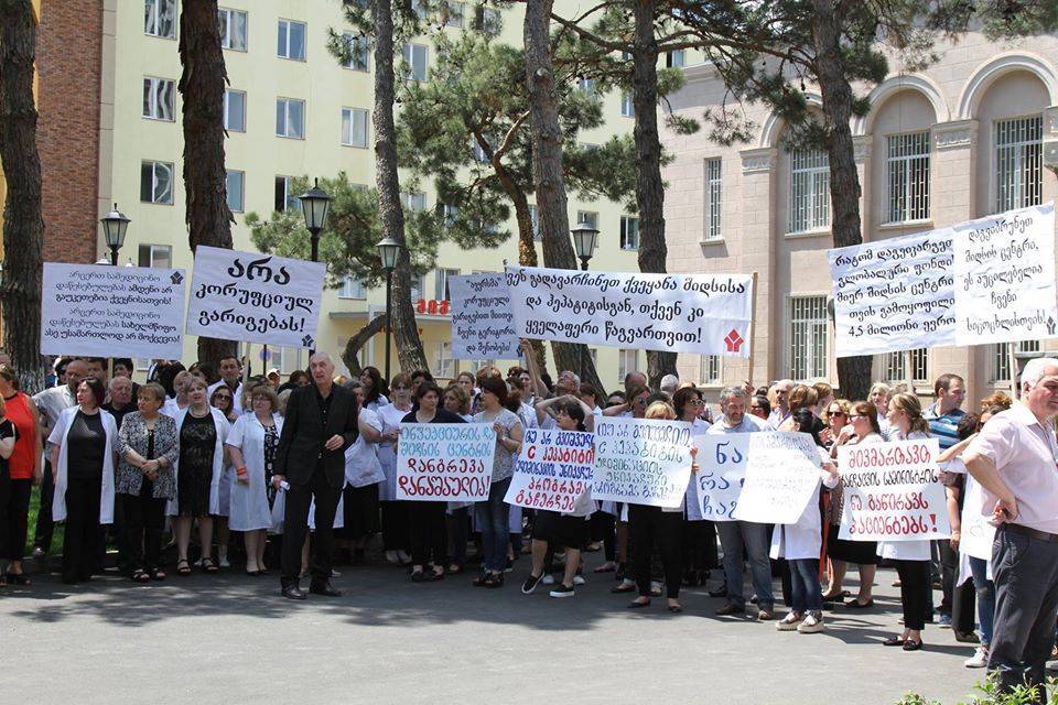 Врачи Тбилисской инфекционной больницы напомнили правительству, что у них нет своего здания