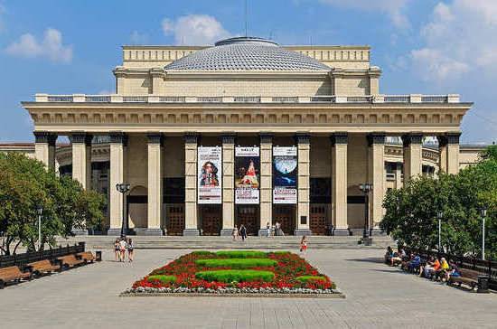 Новосибирский оперный театр открылся в мае 1945 года