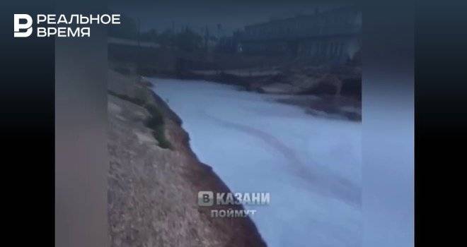 Экологи проверят Казанку из-за видео с бурлящей у речпорта водой