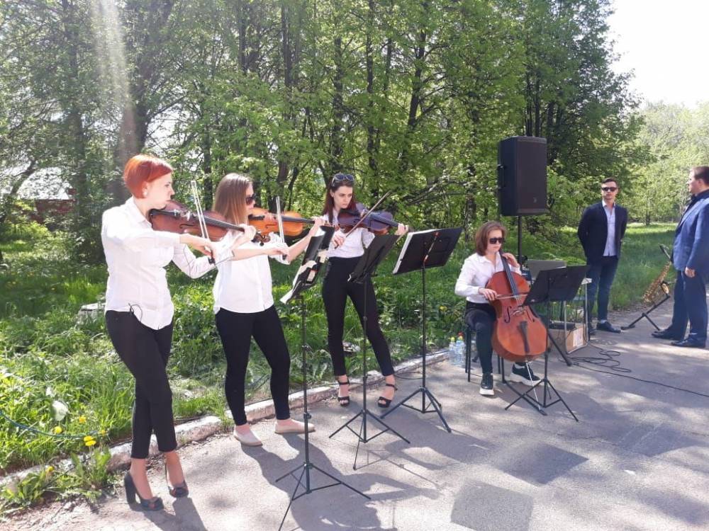 Кемеровские музыканты поддержали сотрудников и пациентов инфекционной больницы